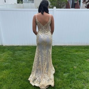 Size 6/8 | Color light blue w gold accents